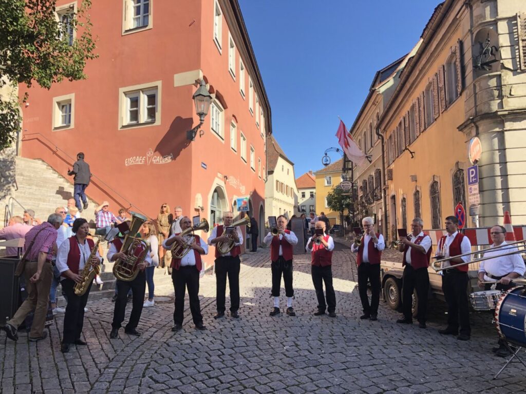 Umzug und Buttenlauf Dettelbach feiert die Letzte Fuhre 2022