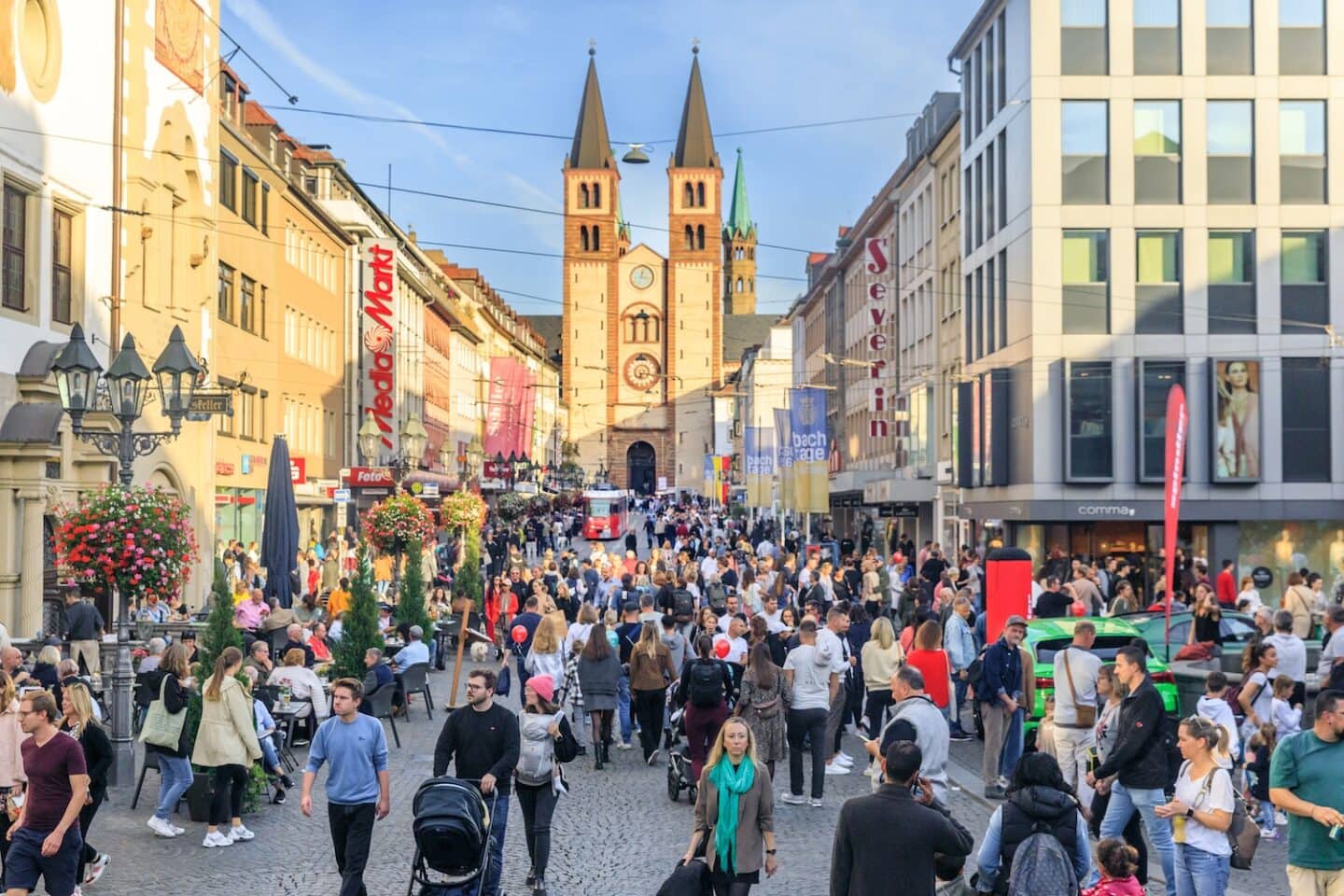 Bummeln, Schlemmen, Mitmachen: Mantelsonntag als Familienfest in der City