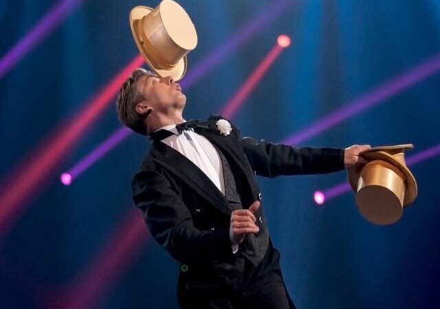 Würzburger-Weihnachtscircus-Kristian-Kristof-Gentlemanjongleur