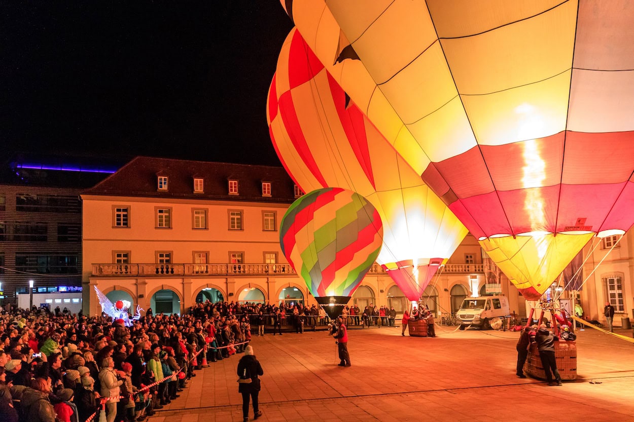 Stimmung, Schnäppchen, Lichterglanz: Weihnachtsshopping in Würzburg