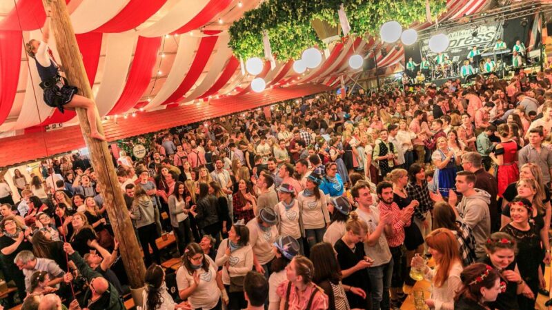 Würzburger-Frühjahrsvolksfest-Hahnzelt