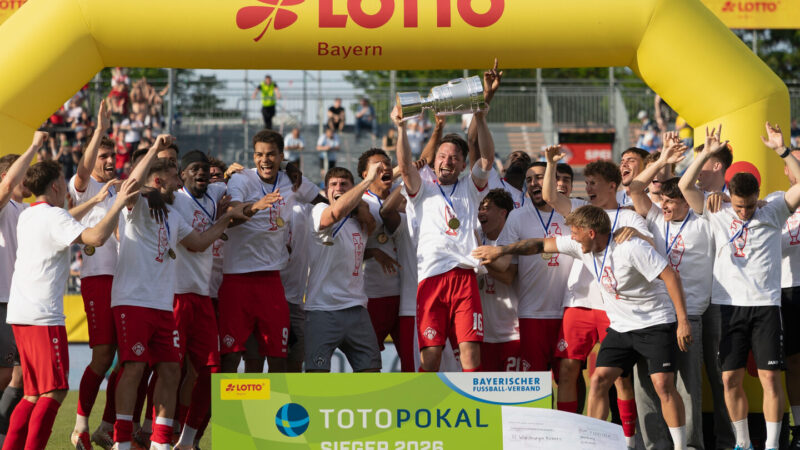 Fußball-Bayerischer-Toto-Pokal-Finale-Würzburger-Kickers