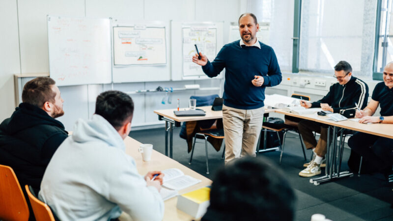 Akademie-Schneller-Karriere-Weiterbildung-Industriemeister
