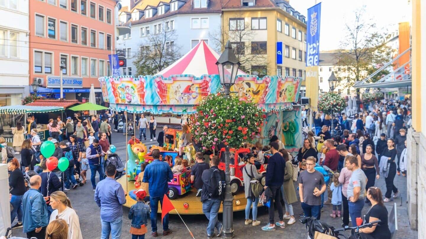 Mantelsonntag-Würzburg-2026-Karussell